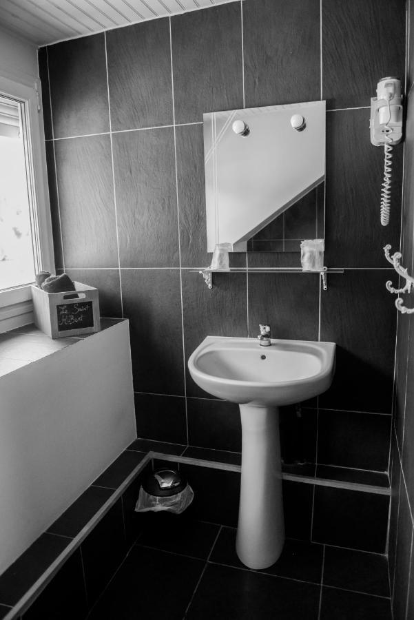 Logis Le Saint Hubert Otel Haybes Dış mekan fotoğraf