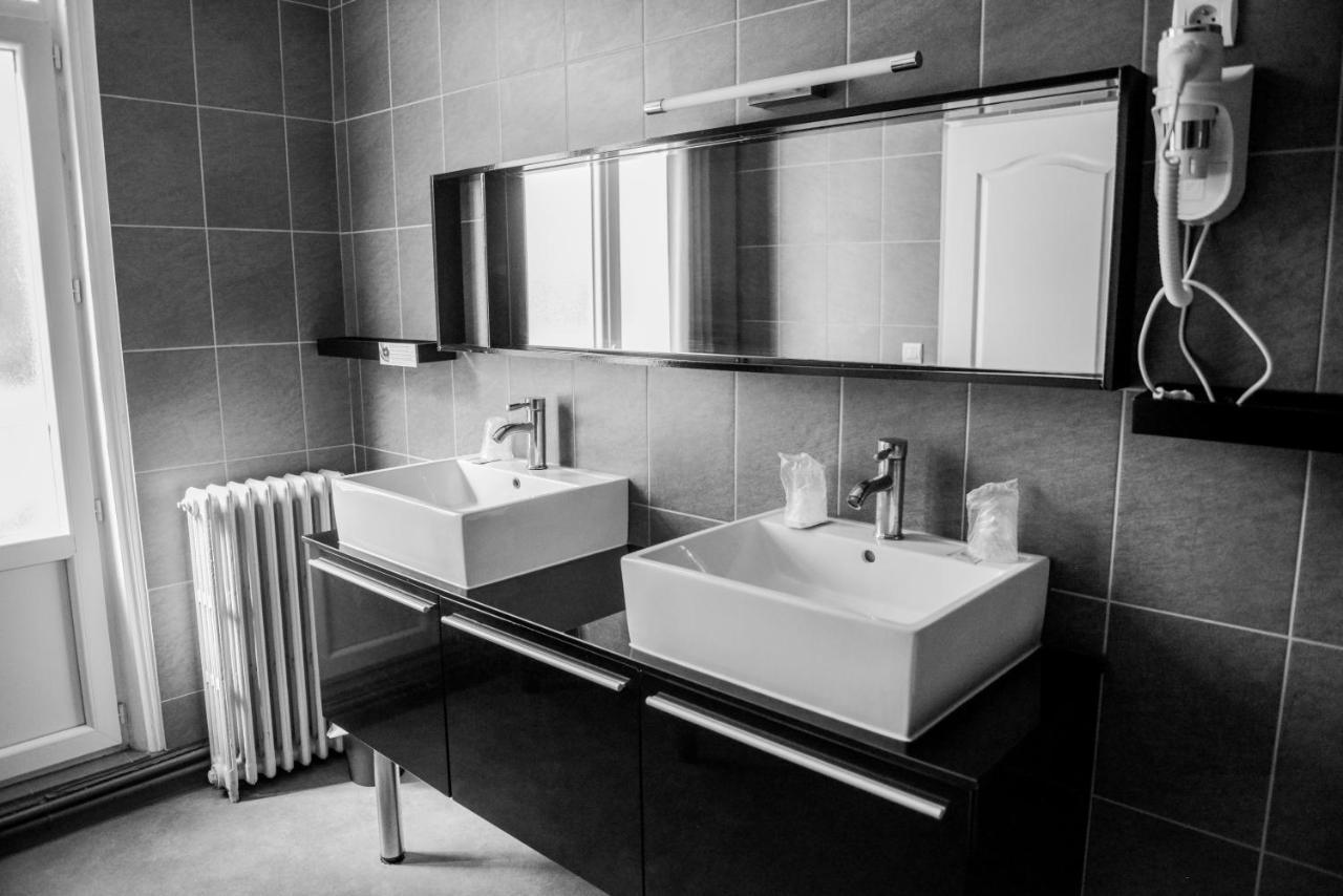 Logis Le Saint Hubert Otel Haybes Dış mekan fotoğraf