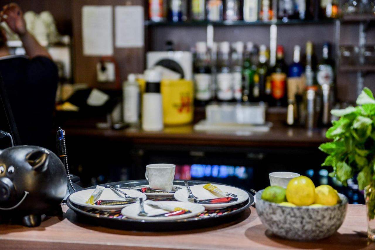 Logis Le Saint Hubert Otel Haybes Dış mekan fotoğraf